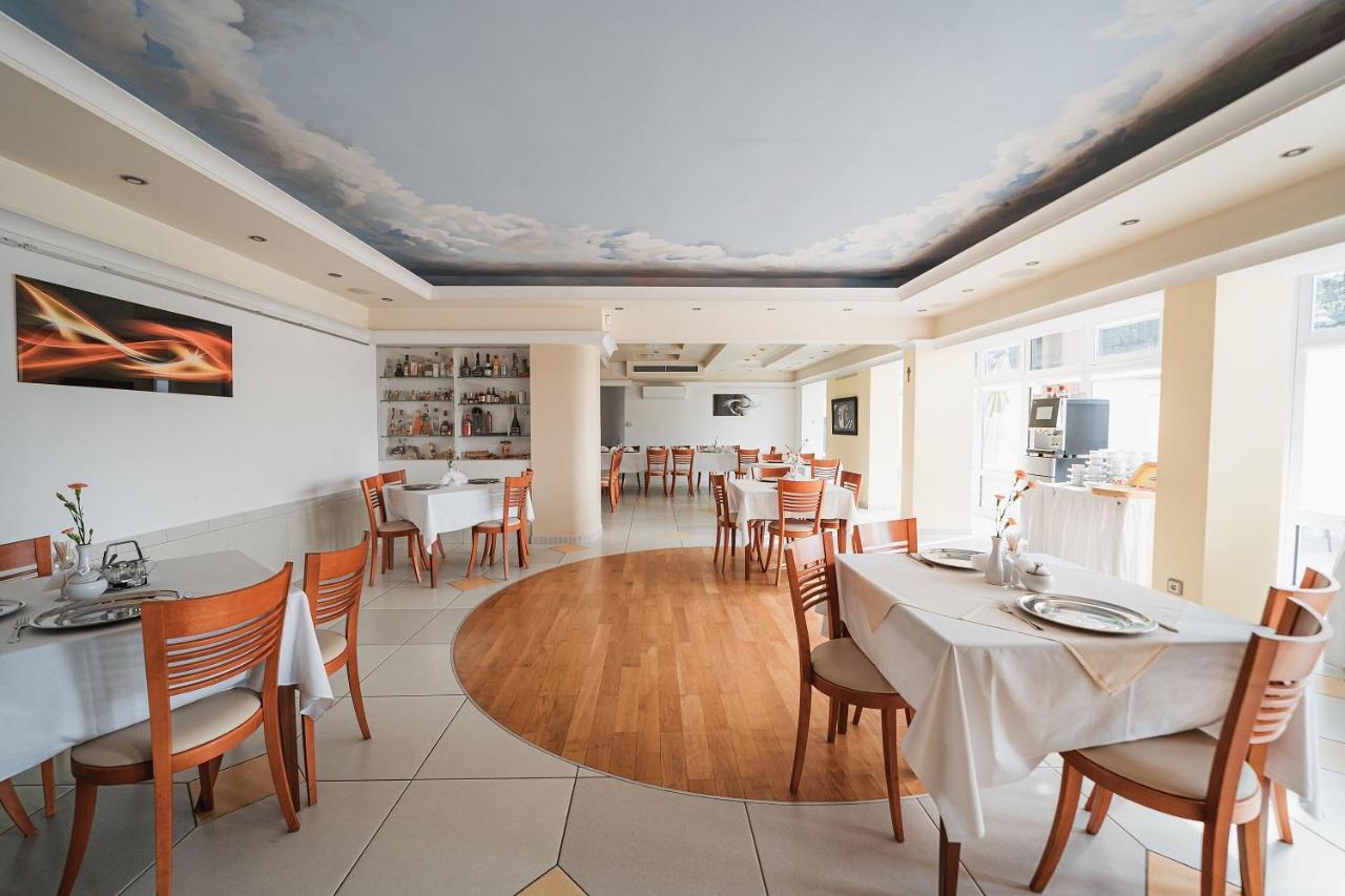 Elita Hotel & Restauracja Iwonicz-Zdroj Luaran gambar