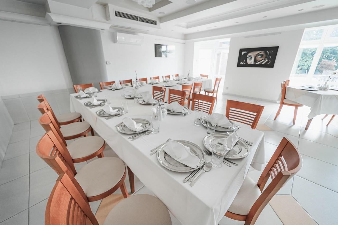 Elita Hotel & Restauracja Iwonicz-Zdroj Luaran gambar
