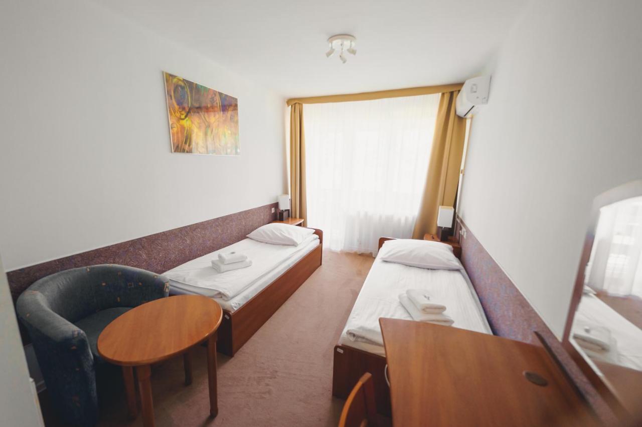 Elita Hotel & Restauracja Iwonicz-Zdroj Luaran gambar
