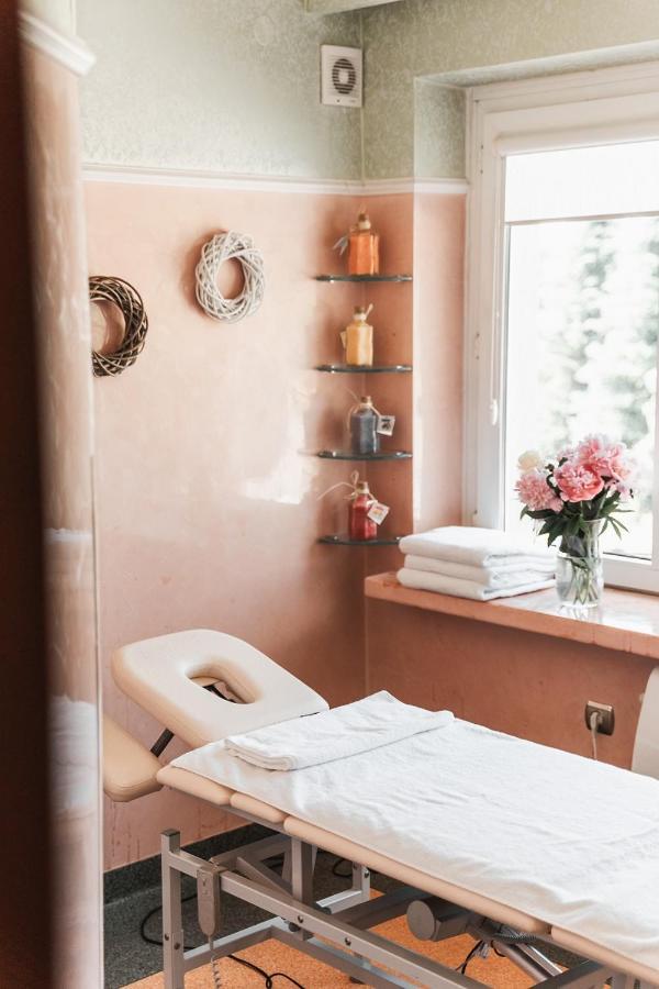 Elita Hotel & Restauracja Iwonicz-Zdroj Luaran gambar