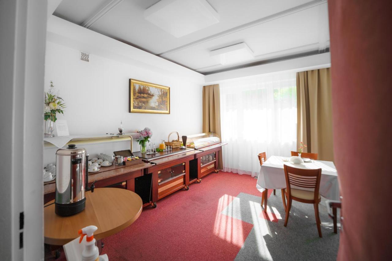 Elita Hotel & Restauracja Iwonicz-Zdroj Luaran gambar