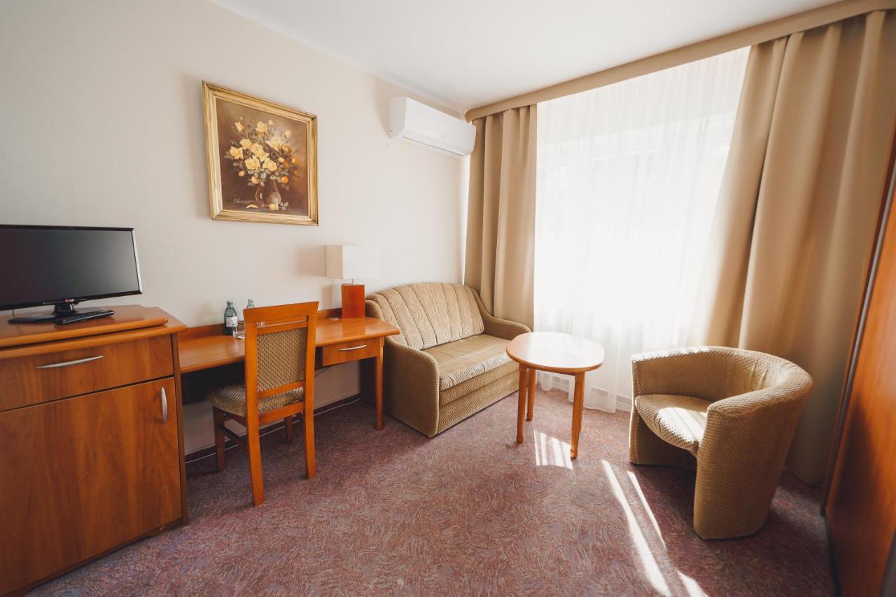 Elita Hotel & Restauracja Iwonicz-Zdroj Luaran gambar