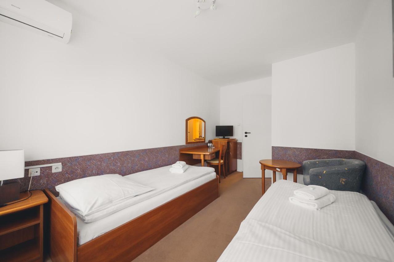 Elita Hotel & Restauracja Iwonicz-Zdroj Luaran gambar