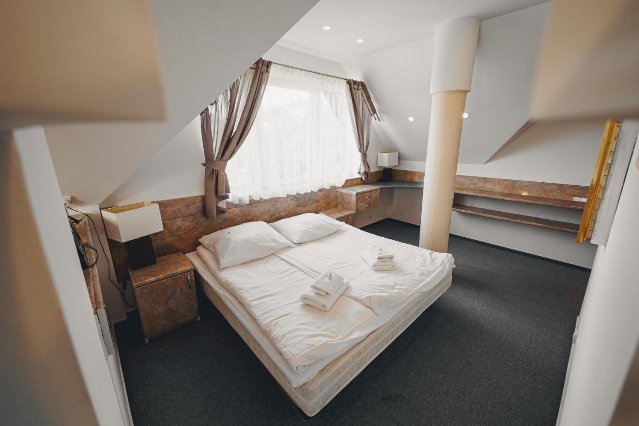 Elita Hotel & Restauracja Iwonicz-Zdroj Luaran gambar