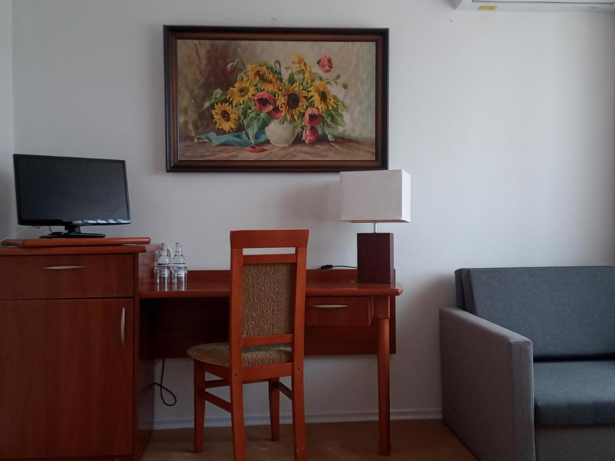 Elita Hotel & Restauracja Iwonicz-Zdroj Luaran gambar