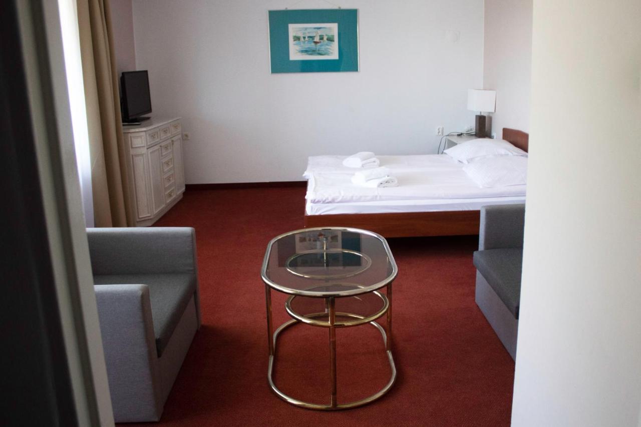 Elita Hotel & Restauracja Iwonicz-Zdroj Luaran gambar