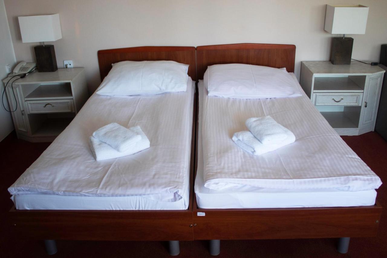 Elita Hotel & Restauracja Iwonicz-Zdroj Luaran gambar