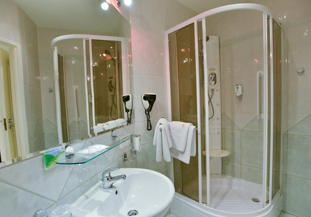 Elita Hotel & Restauracja Iwonicz-Zdroj Bilik gambar