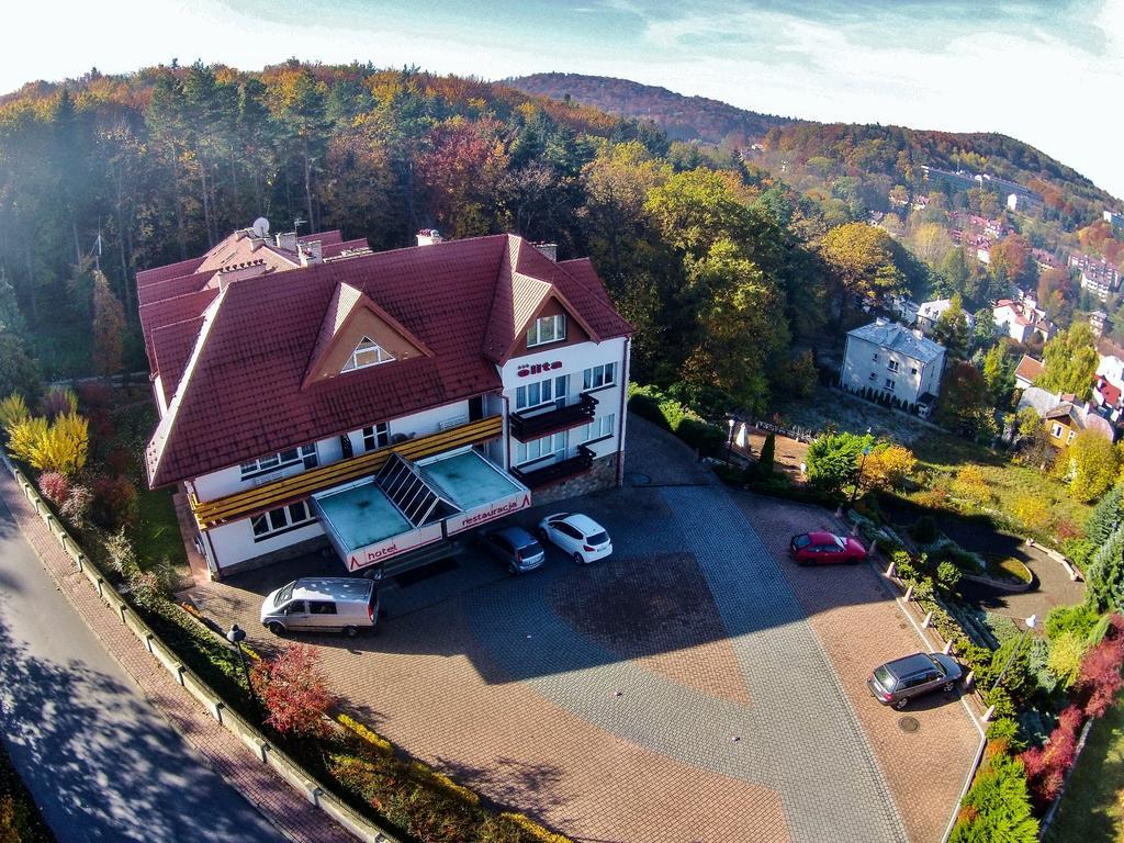 Elita Hotel & Restauracja Iwonicz-Zdroj Luaran gambar