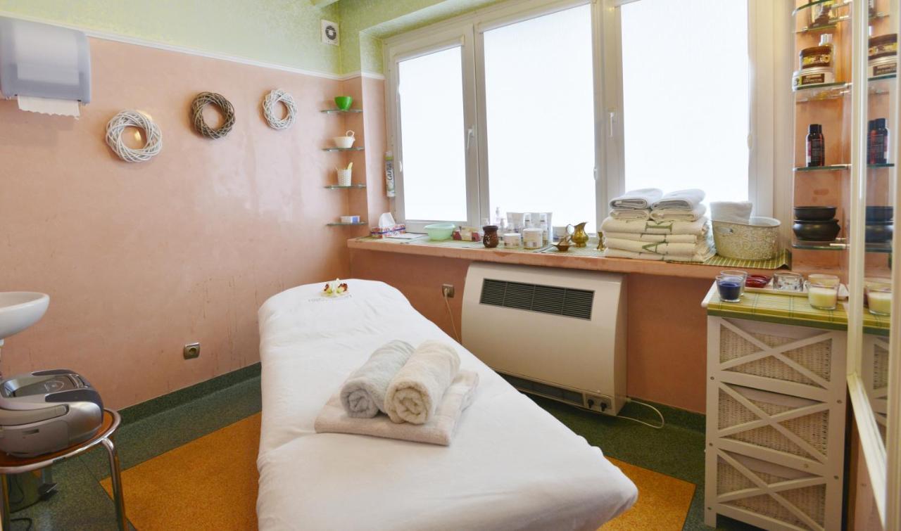 Elita Hotel & Restauracja Iwonicz-Zdroj Luaran gambar